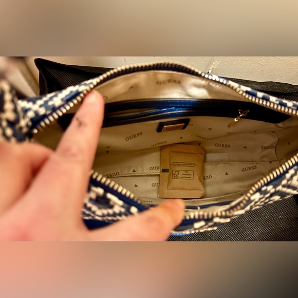 GUESS-Rianee-Blue and White Woven Purse-Comes W/Detachable Shoulder Strap-New - Picture 5 of 6